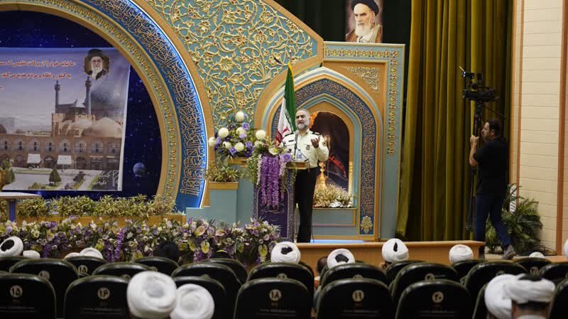 آمادگی فراجا برای همکاری با ائمه جماعات برای کاهش آسیبهای اجتماعی محلات