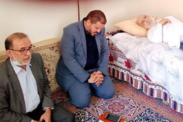 عیادت نمایندگان آیت الله اعرافی از حجت الاسلام والمسلمین قاروبی تبریزی