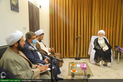 بالصور/ وزير الصحة الإيراني يلتقي بمراجع الدين والعلماء بقم المقدسة