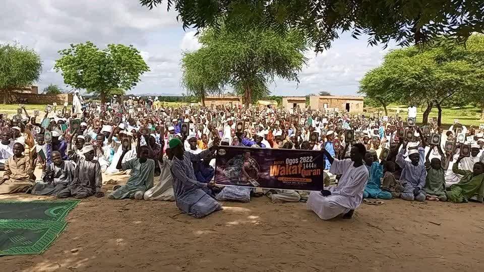 توزیع ۱۴۰۰ جلد قرآن میان روستاهای محروم کشور چاد +تصاویر