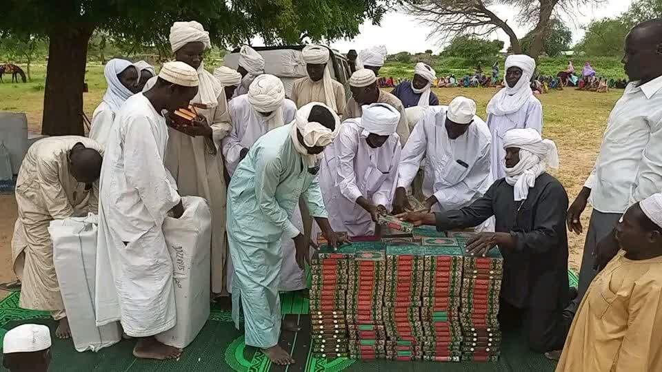 توزیع ۱۴۰۰ جلد قرآن میان روستاهای محروم کشور چاد +تصاویر