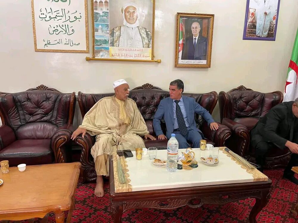 دیدار جمعی از مسئولین الجزایر با مرشد طریقت تیجانیه +تصاویر