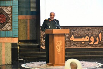 محافظه کارانه نمی شود از انقلاب دفاع کرد | مشکلات کشور نتیجه نفوذ و سوء مدیریت است