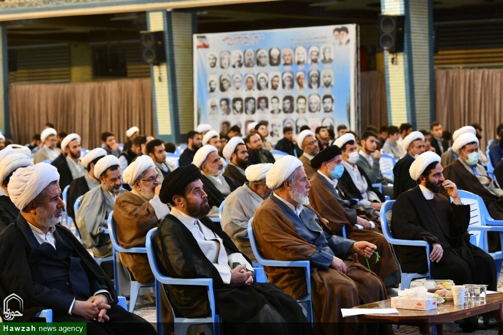 راه شکست دشمنان، وحدت است