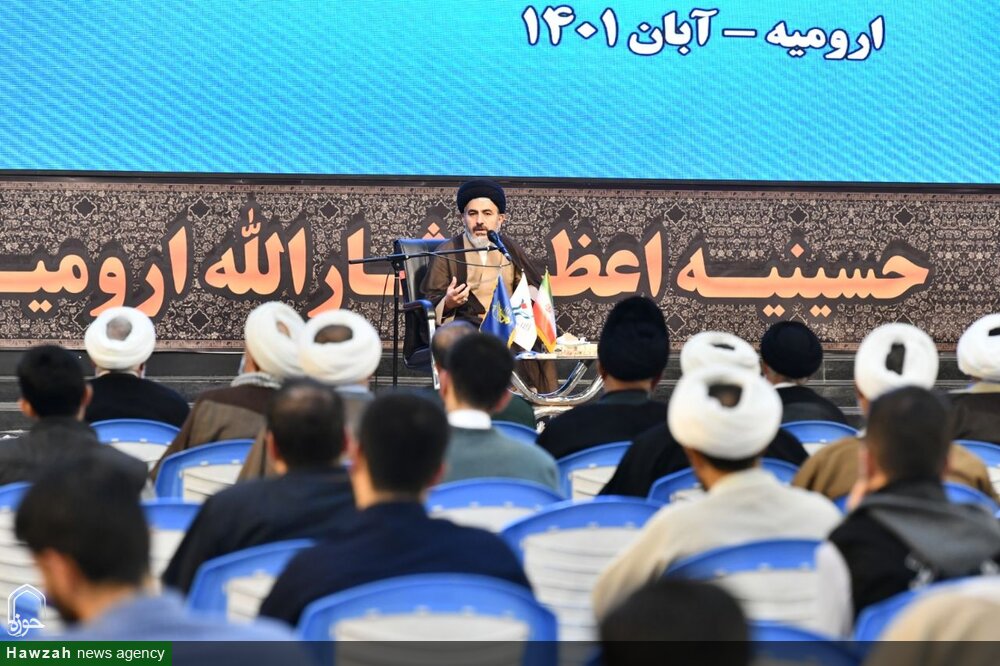 راه شکست دشمنان، وحدت است