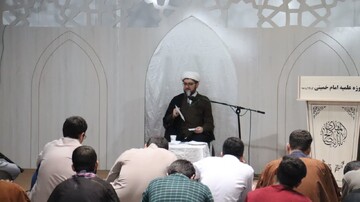 تصاویر/ نشست مدیر مرکز خدمات آذربایجان غربی با اساتید و طلاب مدرسه علمیه امام خمینی(ره) ارومیه