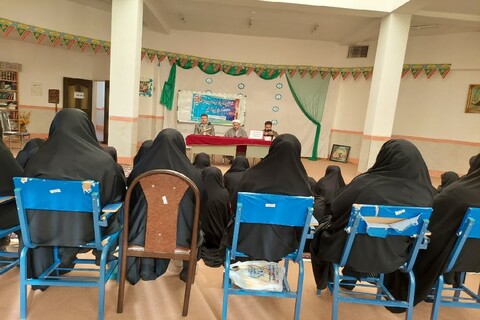 تصاویر/ نشست هم اندیشی طلاب خواهر طرح امین نقده با مسئولین آموزش و پرورش
