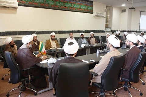 حجت الاسلام صادق ایرانی در جلسه معاونین، رابطین و مبلغین شهرستان کرمانشاه
