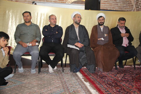 تصاویر / تصاویر/ نشست مدیر حوزه علمیه استان قزوین با اساتید،کادر و طلاب مدرسه علمیه سردارین