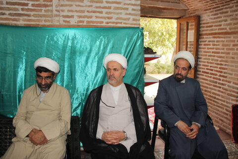تصاویر / تصاویر/ نشست مدیر حوزه علمیه استان قزوین با اساتید،کادر و طلاب مدرسه علمیه سردارین