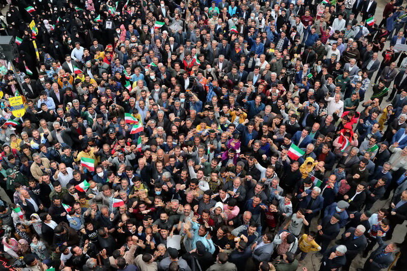 عکس: استقبال پرشور مردم روستای قرهبوته زنجان از رئیس جمهور