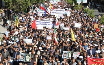 نمازگزاران کرمانی حمله تروریستی به حرم شاهچراغ را محکوم کردند