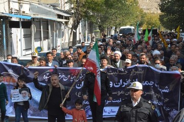 تصاویر/ راهپیمایی مردم ماکو در محکومیت حادثه تروریستی حرم حضرت شاهچراغ (ع)