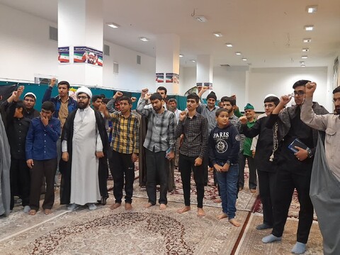 تصاویر:تجمع طلاب مدرسه علمیه المهدی آران وبیدگل در محکومیت حادثه تروریستی درشاهچراغ