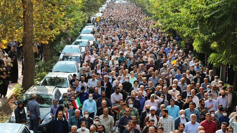 راهپیمایی مردم البرز در محکومیت حادثه‌ی تروریستی در حرم حضرت احمد بن موسی (شاه‌چراغ) شیراز