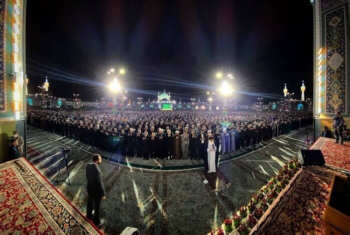 دریای جمعیت در مشهد جاری شد | میزبانی مولا از لالههای خونین شیراز + فیلم و عکس