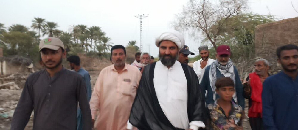 علامہ مقصود علی ڈومکی کا ضلع خیرپور کی تحصیل کوٹ ڈیجی کا دورہ اور سیلاب متاثرین میں راشن تقسیم