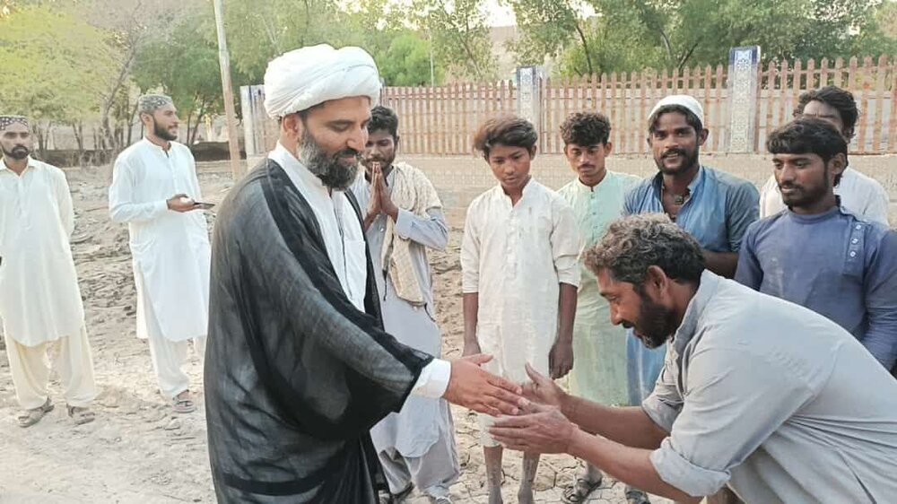 علامہ مقصود علی ڈومکی کا ضلع خیرپور کی تحصیل کوٹ ڈیجی کا دورہ اور سیلاب متاثرین میں راشن تقسیم