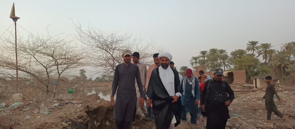 علامہ مقصود علی ڈومکی کا ضلع خیرپور کی تحصیل کوٹ ڈیجی کا دورہ اور سیلاب متاثرین میں راشن تقسیم