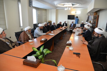 تصاویر/ نشست طرح و برنامه‌ریزی روحانیون استان البرز با موضوع مراسم ۱۳ آبان