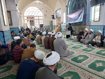 تصاویر/ دیدار و گفتگوی نماینده ولی فقیه در کاشان با اساتید و طلاب مدرسه علمیه آیت‌الله مدنی