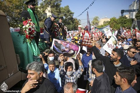 روضہ حضرت شاہ چراغ (رح) پر دہشت گردانہ حملے کے شہداء کی تشیع جنازہ میں دسیوں ہزار سوگواروں کی شرکت