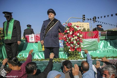 روضہ حضرت شاہ چراغ (رح) پر دہشت گردانہ حملے کے شہداء کی تشیع جنازہ میں دسیوں ہزار سوگواروں کی شرکت
