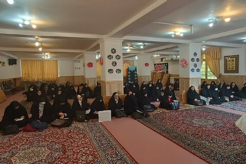 تصاویر/ نشست بصیرتی طلاب مدرسه علمیه الزهرا سلام الله خوی
