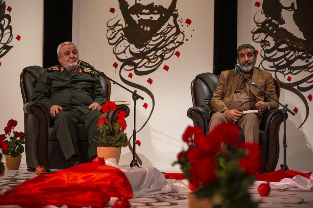 فرهنگ حاکم بر دفاع مقدس، یکی از مهمترین ابعاد آن است | مداحان جبههای مردم را پای کار دفاع مقدس آوردند