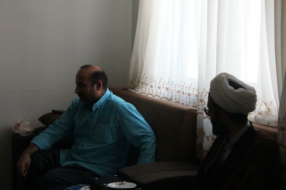 عیادت مدیر حوزه علمیه کردستان از مدافع امنیت + تصاویر