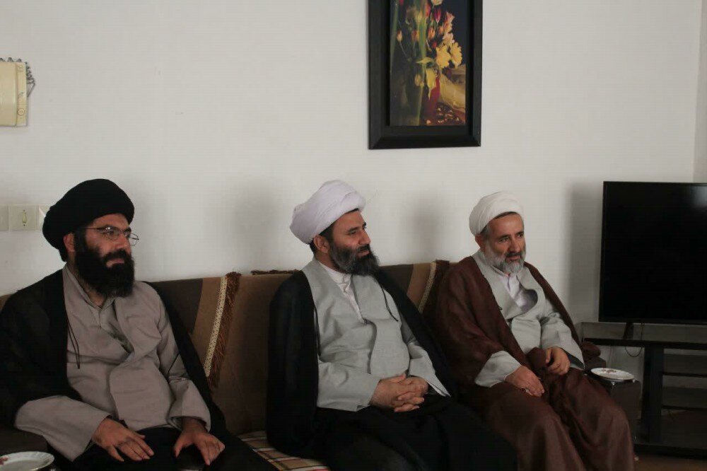 عیادت مدیر حوزه علمیه کردستان از مدافع امنیت + تصاویر