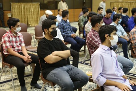 تصاویر دیدار اعضای بسیج دانش آموزی با امام جمعه یزد