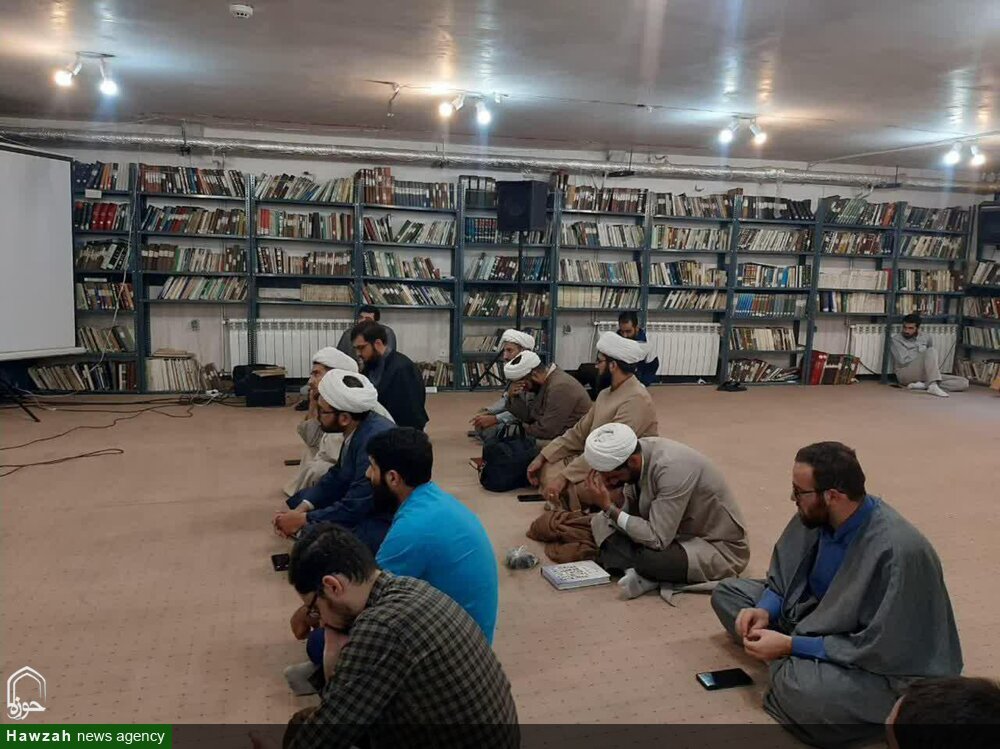 برگزاری جلسه درس اخلاق در مدرسه سفیران هدایت همدان+ عکس