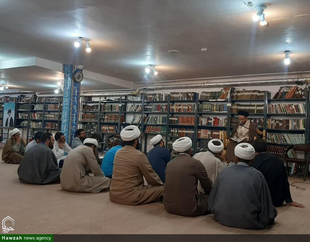 برگزاری جلسه درس اخلاق در مدرسه سفیران هدایت همدان+ عکس