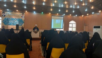 نشست بصیرتی در مدرسه علمیه فاطمةالزهرا(س) آبادان برگزار شد + عکس