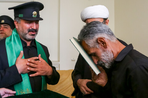 تصاویر/ دیدار خدام حرم مطهر رضوی با خانواده شهیدان کشاورز و پور عیسی در شیراز