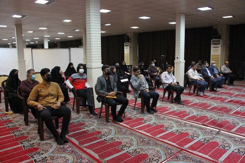 دیدار صمیمی جمعی از جوانان خواهر و برادر با امام جمعه بوشهر