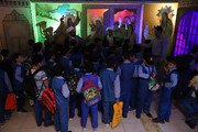 تصاویر/ حضور دانش‌آموزان در نمایشگاه تجسمی حریم حرم