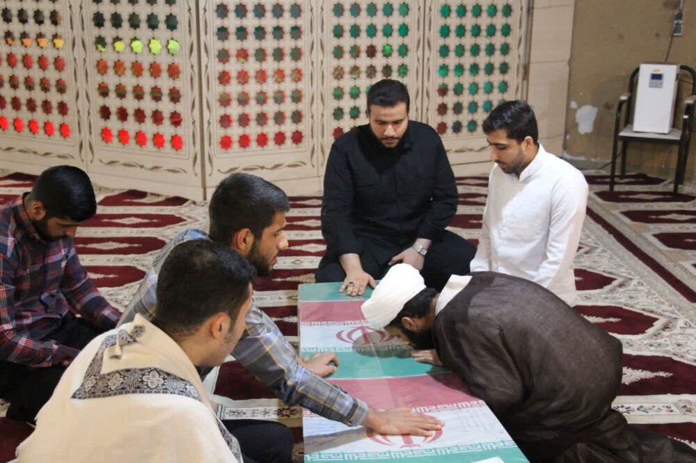 برگزاری ویژه برنامه شبی با شهدا در مدرسه علمیه الغدیر+ عکس