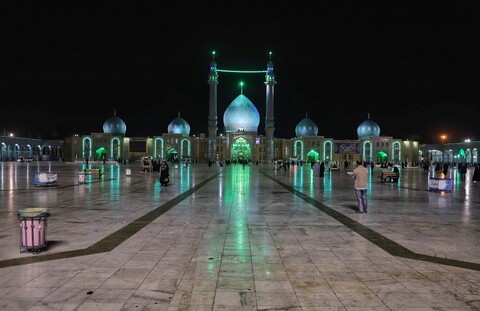 تصاویر/ حال و هوای مسجد مقدس جمکران در شب ولادت امام حسن عسکری (ع)