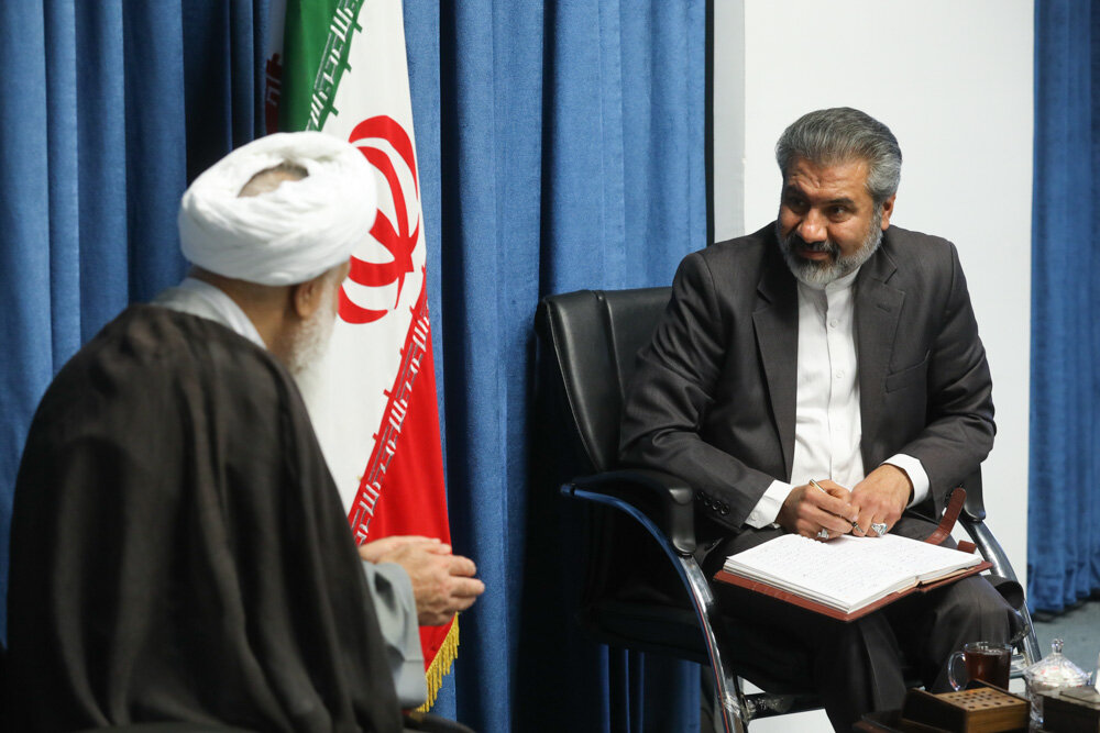 پذیرفتن کدخدایی آمریکا خلاف دستور قرآن است