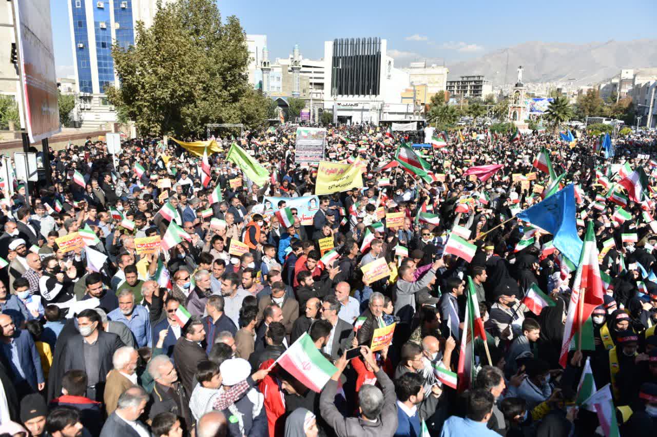 تصاویر/ راهپیمایی ضداستکباری مردم کرج در یوم الله ۱۳ آبان