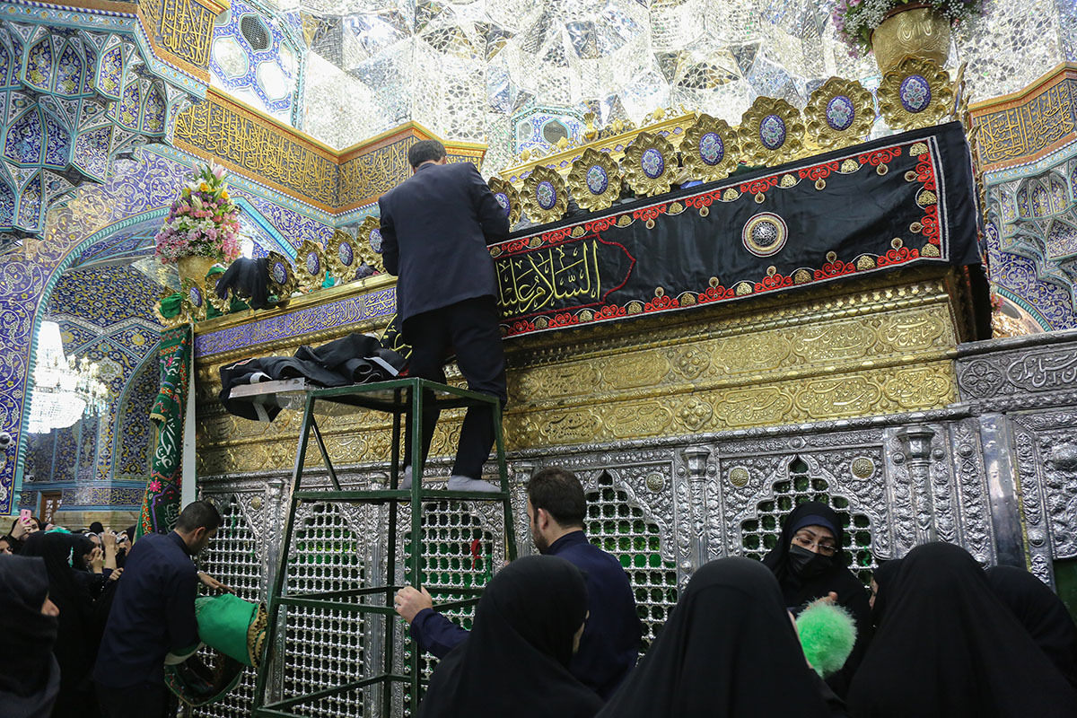 Photo/ Lady Masuma Holy Shrine Decorate with Black