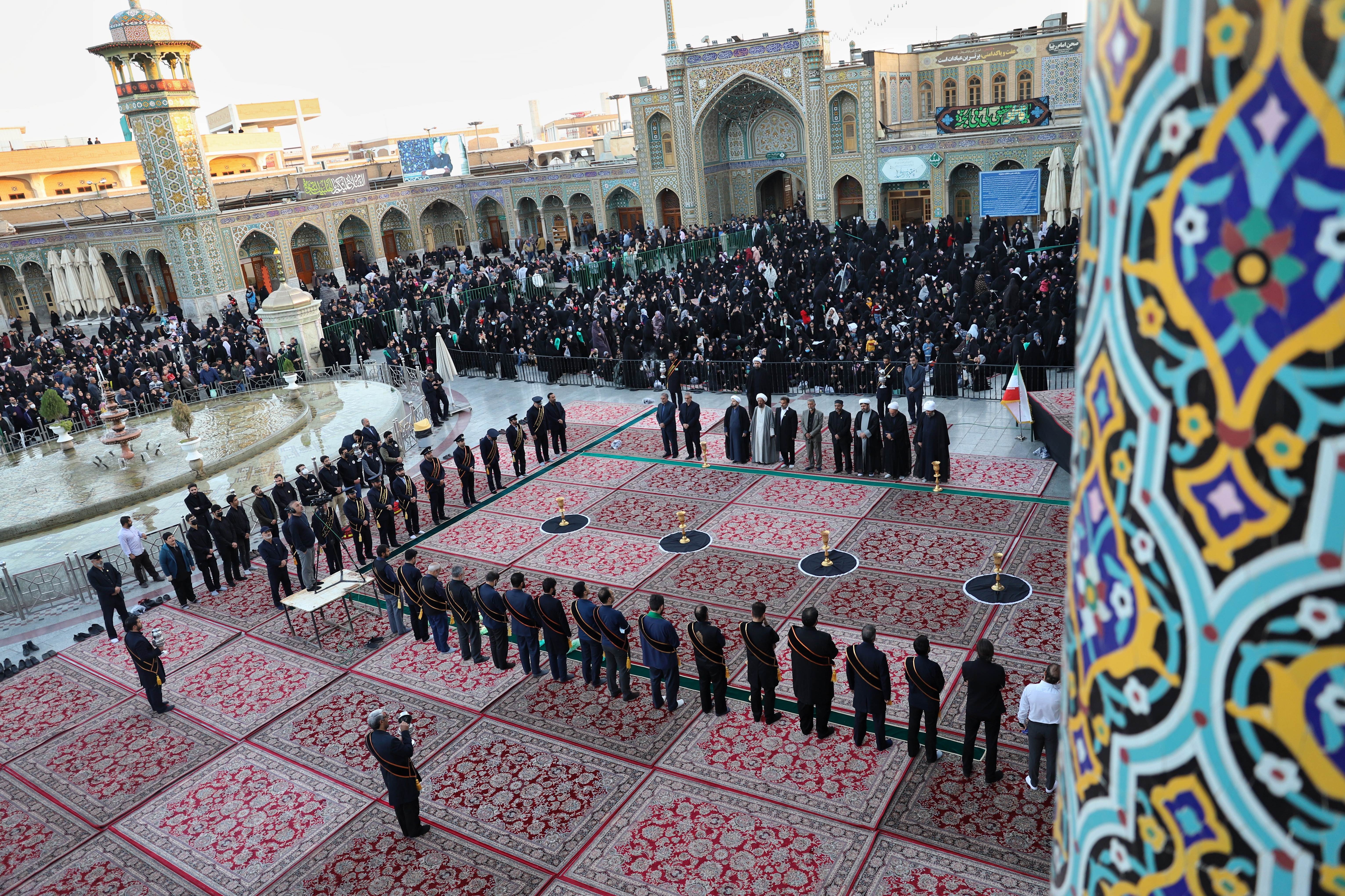 Photo/ Ritual of Changing Flag of Lady Masuma Holy Shrine's Dome