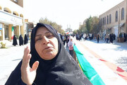 فیلم | درخواست بانوی یزدی از مسئولان در حاشیه راهپیمایی ۱۳ آبان