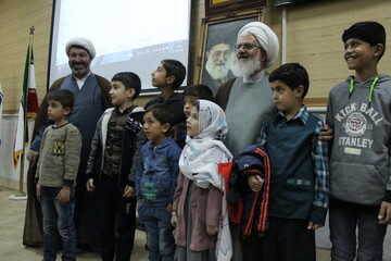 تصاویر/ نشست صمیمی امام جمعه زنجان با جمعی از دانش آموزان به مناسبت ۱۳ آبان