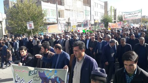 تصاویر/ راهپیمایی روز ۱۳ آبان در ورزقان