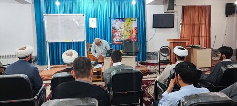 بالصور/ تنظيم ورشة لتعليم مهارات التبليغ إلى طلاب العلوم الدينية في مدينة آستارا شمالي إيران