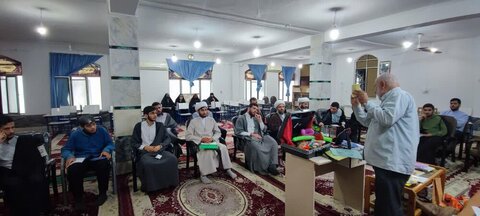 بالصور/ تنظيم ورشة لتعليم مهارات التبليغ إلى طلاب العلوم الدينية في مدينة آستارا شمالي إيران