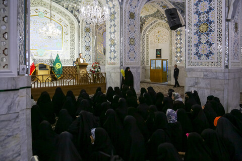  بازدید دانش‌آموزان حاشیه شهر مشهد از آستان قدس رضوی